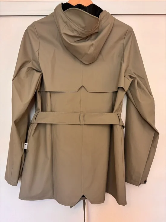 Rains Beige Hooded Trench Coat Size Medium Curve Jacket Scandi Gorpcore Work - Picture 4 of 16